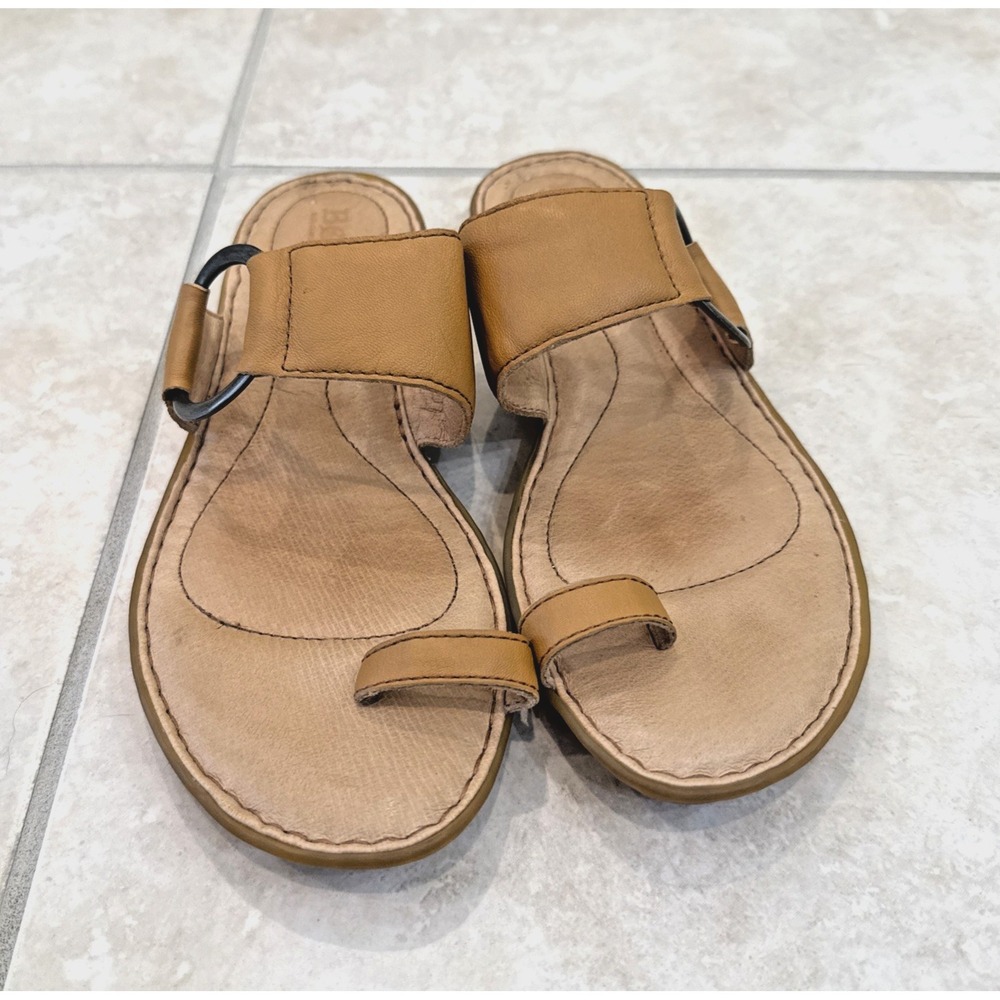 BORN Leather Ring Toe Sandal Beige Nude Size 7M Slip on Boho Hippie Casual Beach